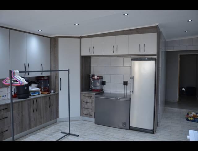 6 BEDROOM HOUSE FOR SALE IN DISCOVERY